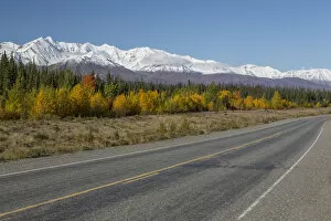 Images Dated 3rd September 2016: St. Elias Range and highway in Kluane National Park, Yukon Territory, Canada