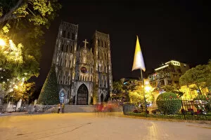 Images Dated 5th January 2017: St. Josephs Cathedral by Night, Hanoi, Vietnam