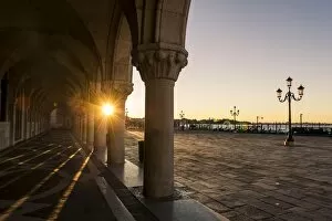 Images Dated 6th September 2015: St Marks square, Venice, Veneto, Italy. Sunrise on Doges palace