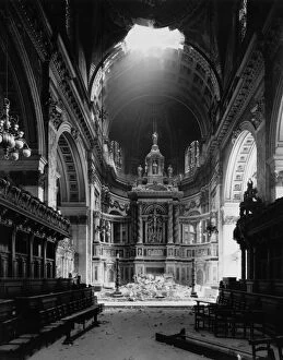 The Blitz World War II (September 1940-May 1941) Gallery: St Pauls Bomb Damage