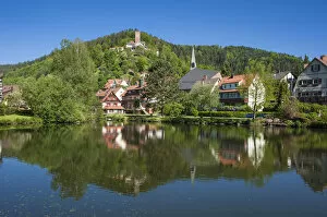 Stadtsee lake with Burg Liebenzell Castle, Bad Liebenzell, Nordschwarzwald, Schwarzwald, Baden-Wurttemberg, Germany