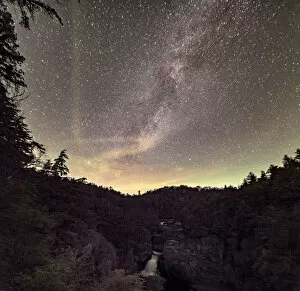 Images Dated 11th November 2017: A Starry Night at Linville Falls