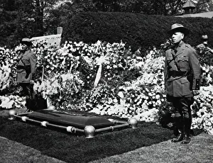Guarding Prints: State Troopers Guard President's Grave