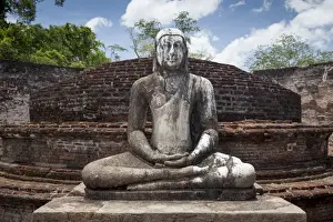 Statue of a sitting Buddha