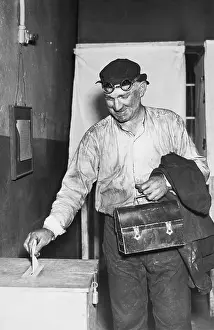 Steel Worker Votes on Union After Shift