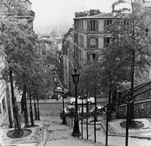 Images Dated 28th September 2006: Steep Street Of Montmarte