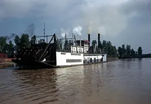 Lac0077 Prints: STERNWHEEL BOAT ON THE MISSISSIPPI