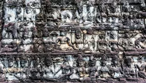 Images Dated 28th November 2015: Stone Carving of Figures on a Wall In Angkor Wat