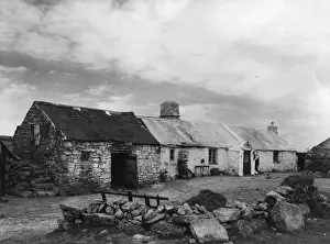 Prints of 1920: Cottages on the moorlands of Devon, near Idis Tor, inhabited by sheep farmers. (Photo by Fox Photos/Getty Images) Timeless Treasures: Iconic Black and White Prints from the Fox Photo Library: Stone Cottages