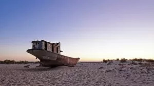 Images Dated 28th August 2011: Stranded ship at the port of Mo?ynoq or Muinak, Aral Sea, Karakalpakstan, Uzbekistan