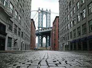 Images Dated 25th May 2016: Empty street and Brooklyn bridge