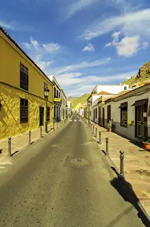 Tenerife Prints: Street with historic buildings