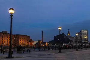 Images Dated 12th February 2016: Street lights in from the Albert Dock
