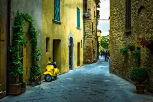 Images Dated 4th December 2017: Street of Pienza
