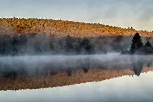 Images Dated 8th October 2015: Streeter Pond at dawn, New Hampshire, USA