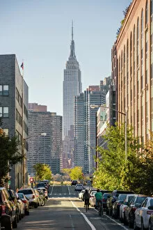 Urban Road Gallery: Streets of Queens with Manhattan skyline, New York