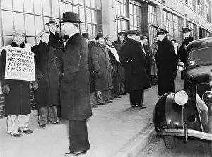 Strikers Outside Kansas City's Ford Motor Company Plant