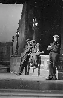 Lamppost Prints: Strikers Wait