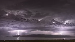 Images Dated 3rd July 2018: Strong double lightning over Nebraska. USA