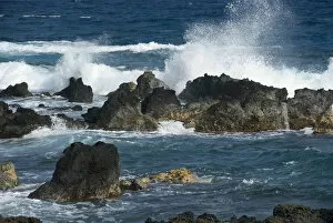 Big Island Gallery: Strong surf on the Pacific coast, Big Island, Hawaii, United States