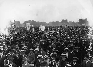 Women's Suffragettes Collection: Suffragette Meeting in Hyde Park, London, 26th July 1913