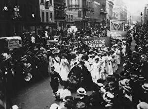 Women's Suffragettes Collection: Suffragettes