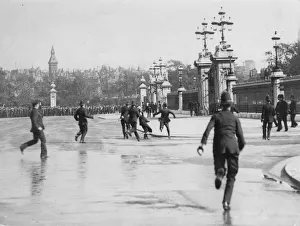 Railing Collection: Suffragettes chaining themselves to the Railings Outside Buckingham Palace, London