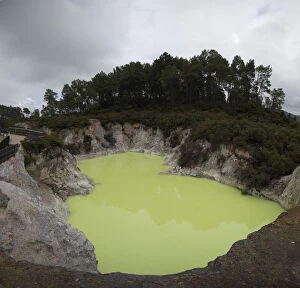 Images Dated 22nd February 2015: Sulphur Pool