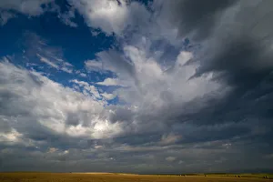 Images Dated 1st August 2010: Summer morning massive cloud formations over wheat fields on South Dakota prairie, USA