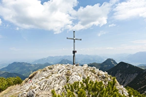 Pinnacle Collection: Summit cross on the limestone peak of Grosser Traithen Mountain, 1852 m, Mangfall Mountains