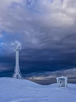 Images Dated 26th January 2014: Summit cross and a small hut covered with hoarfrost, Monte Catria, Apennines, Marche, Italy