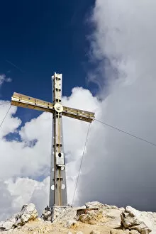 Pinnacle Collection: Summit cross on the summit of Sasshongher Mountain above Corvara, Puez Group