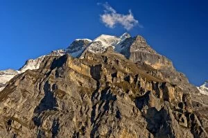 Pinnacle Collection: Summit of Jungfrau Mountain, rear, and Silberhorn Mountain, seen from Muerren, Murren