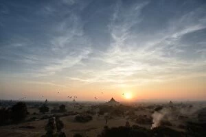 Images Dated 16th January 2016: Sun rise in Old Bagan, Myanmar