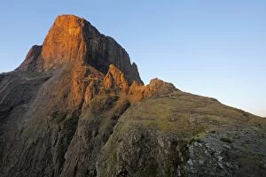 Images Dated 6th November 2011: A sunkissed Sentinel Peak in the Drakensberg