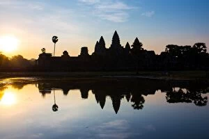 Images Dated 5th May 2015: Sunrise at Angkor Wat