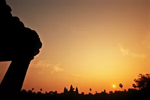 Images Dated 2nd December 2015: Sunrise at Angkor Wat