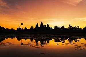 Images Dated 17th December 2012: Before Sunrise at Angkor Wat, Siem Reap