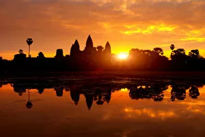 Images Dated 22nd January 2012: Sunrise over Angkot Wat, Cambodia