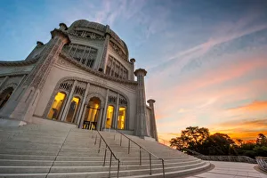Images Dated 7th October 2016: Sunrise Behind Baha i