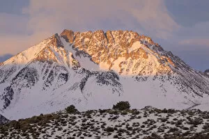 Images Dated 18th January 2017: Sunrise on Basin Mountain, Sierra Nevada Range, California, USA