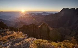 Images Dated 23rd May 2010: Sunrise over the Drakensberg mountains, Royal Natal, Drakensberg uKhahlamba National Park