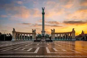 Images Dated 18th August 2016: Sunrise at Heros Square, Budapest, Hungary
