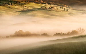 Images Dated 25th November 2012: Sunrise light on Val D Orcia hills with fog