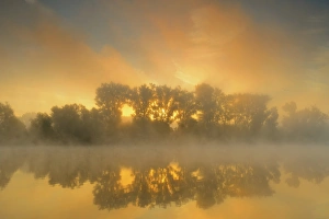 Images Dated 8th October 2012: Sunrise on a meander of the Rhine, Xanten, Lower Rhine, Germany