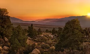 Images Dated 8th August 2015: Sunrise over Owens Valley