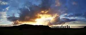 Sunrise panorama of the 15 moais at Ahu Tongariki