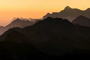 Images Dated 5th September 2016: Sunrise above the peaks of the Allgau Alps in steplike arrangement, Oberstdorf, Bavaria, Germany