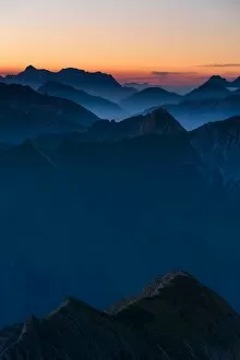 Images Dated 5th September 2016: Sunrise above the peaks of the Allgau Alps in steplike arrangement, Oberstdorf, Bavaria, Germany