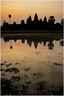 Images Dated 5th April 2015: Sunrise And Reflections Of Angkor Wat Temple